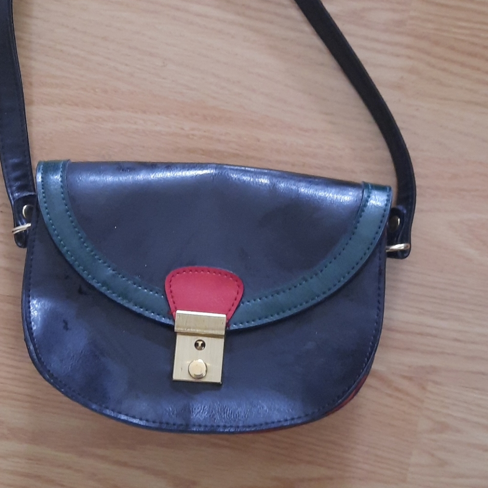 Satchel‎ - Picture 2 of 6